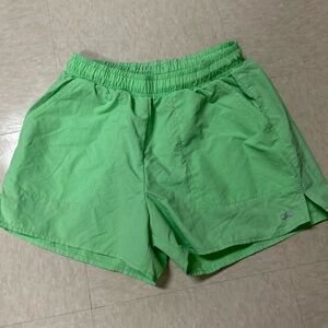 ALO alumni shorts with pockets, ultra mint, XS green lime Spring Summer